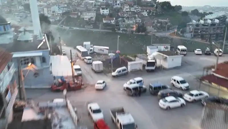 İzmir'de Gerçekleşen Büyük Operasyon: 99 Gözaltı İle Sarsıcı Gelişmeler