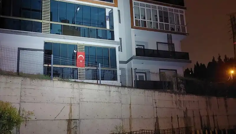 Sakarya'da 4 Katlı Apartman Korkutucu Nedenlerle Tahliye Edildi