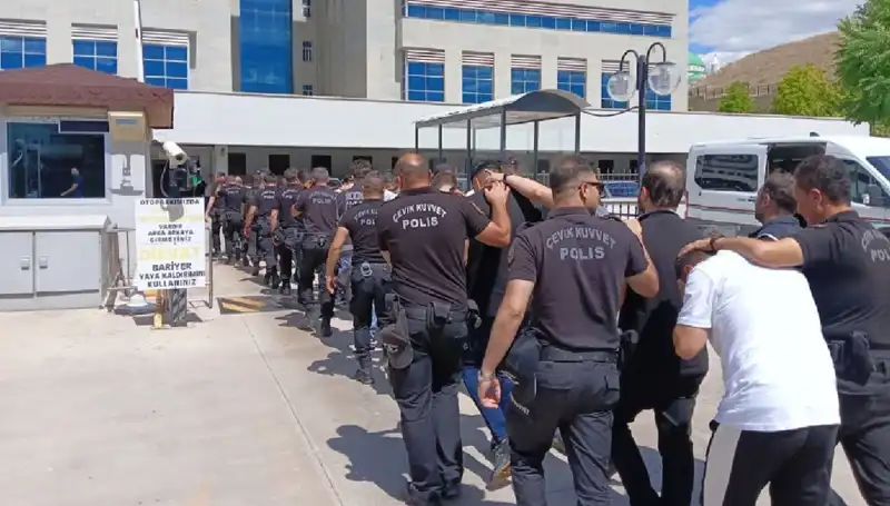 Ankara'da Tehditlerle Haraç Kesen Çeteye Dev Operasyon: Avukatlar da İçeride!