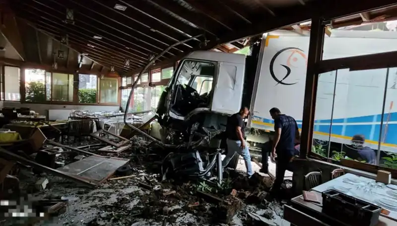 Freni Boşalan Kamyon Restorana Girdi: Neler Oldu?