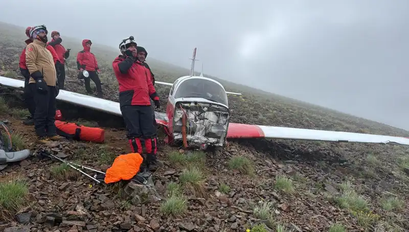 Türk Pilotun Düştüğü Uçak Kazasında Hayatını Kaybetti, Kadın Yolcu Kurtarıldı