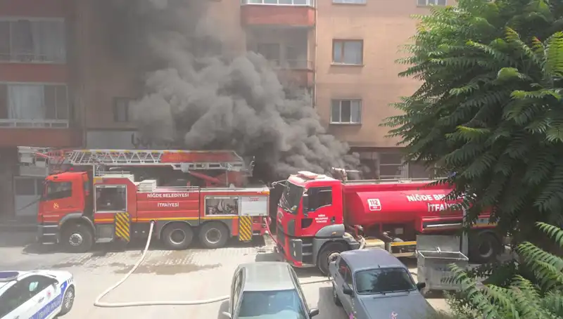 Niğde'deki Beyaz Eşya Deposunda Korkutan Yangın!