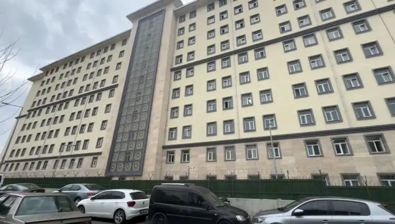 Kız Öğrenci Yurdunda Şok Olay: Hırsız Tek Tek Odaları Aradı