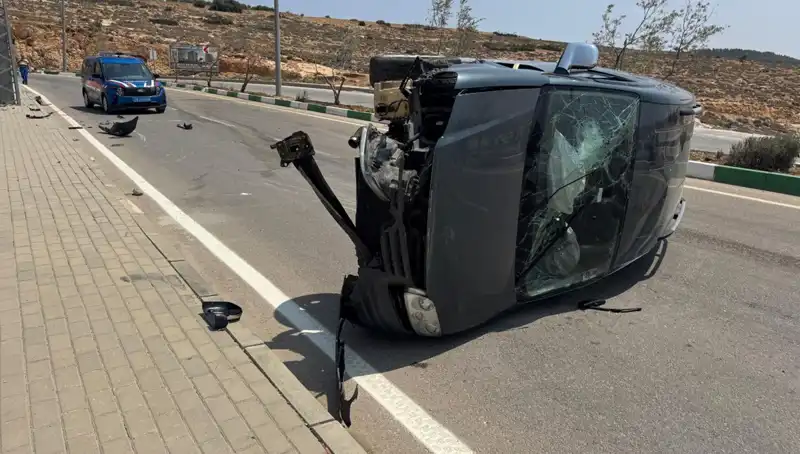 Kilis'te Ticari Araç Devrildi: 4 Kişi Yaralandı, Olayın Detayları Şok Edici