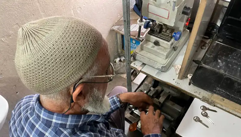 28 Yılda 4 Metrekarelik Dükkanında Büyüyen Bir Hayalin Hikayesi