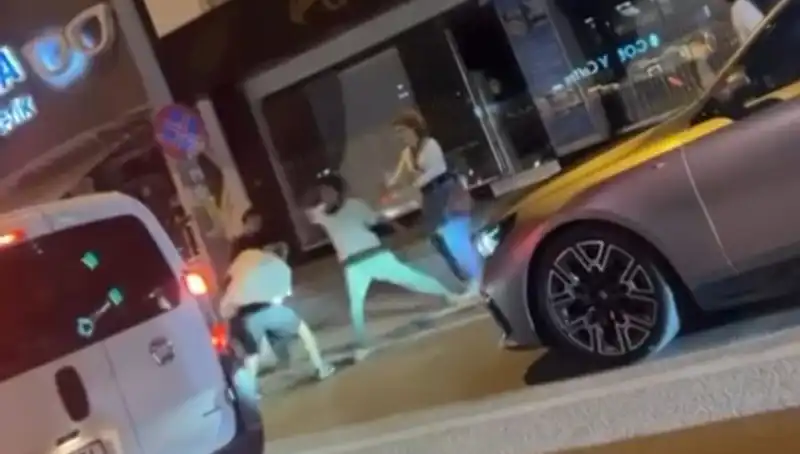 Cadde Boks Ringi Olunca: Yumruklar Havada Uçuştu