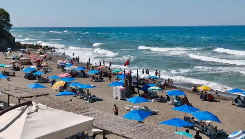 Akçakoca'da Deniz Yasağı: Sağlık ve Güvenlik Ön Planda!