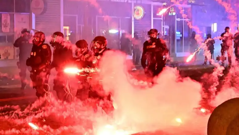 ABD'de Isyan Yayılıyor: Los Angeles'tan Diğer Şehirlere Taşınan Protestolar