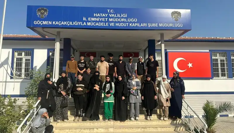 24 Göçmen Minibüste Yakalandı: Güvenlik Güçleri Alarmda