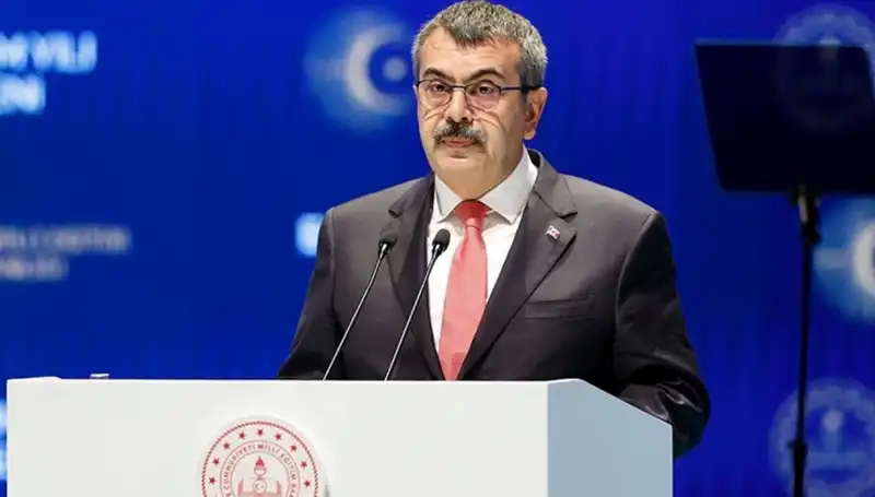 Bakan Tekin'den 23 Nisan Coşkusunu Paylaşan Anlamlı Mesaj