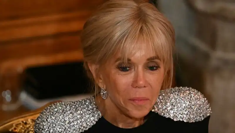 First Lady Davasında Şok Gelişme: "Erkek Olarak Doğdu" İfadesine Beraat Kararı!