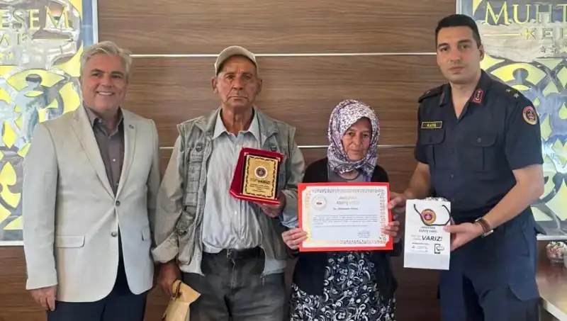 Duygulandıran Gelişme: Ailesi İçin Tek Varlık Olan Evi Jandarmaya Bağışladılar