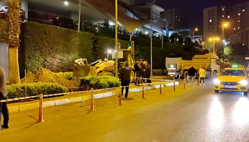AVM Girişinde Doğalgaz Kaçağı Paniği: Güvenlik Ekipleri Harekete Geçti