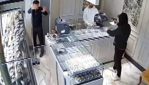 Bursa'da Kuyumcu Soygununa Cesur Müdahale: O Anlar Kameralara Yansıdı!
