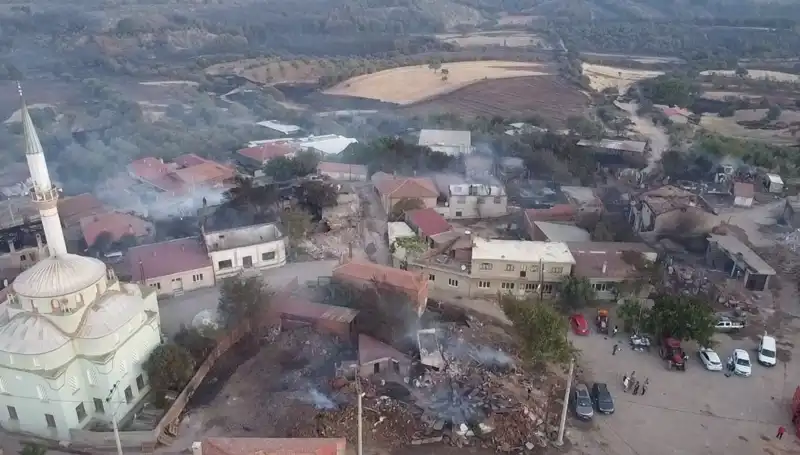 Çanakkale'de Orman Yangını: Havadan Çarpıcı Görüntüler ve Son Gelişmeler
