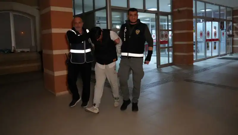 Hamile Eşini Öldüren Koca, 10 Gün Cesedin Yanında Bekledi!