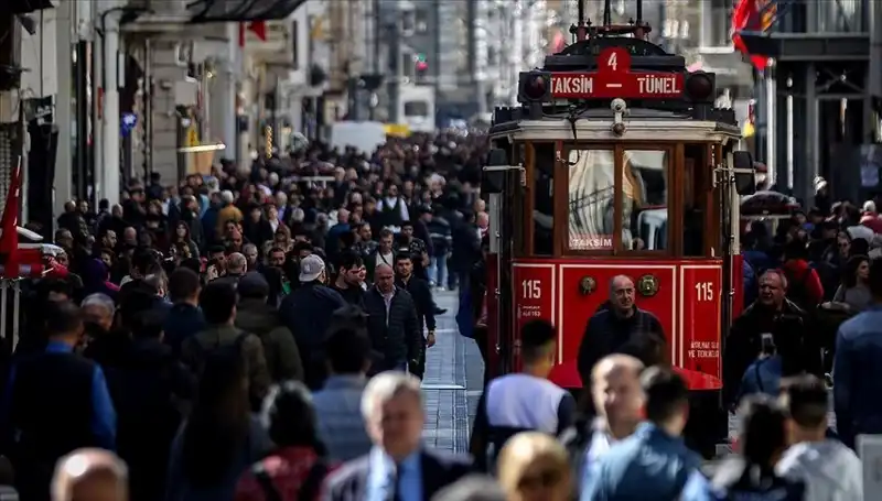 Türkiye'nin Nüfusu Yükselirken, Gelecek İçin Yeni Dinamikler Ortaya Çıkıyor