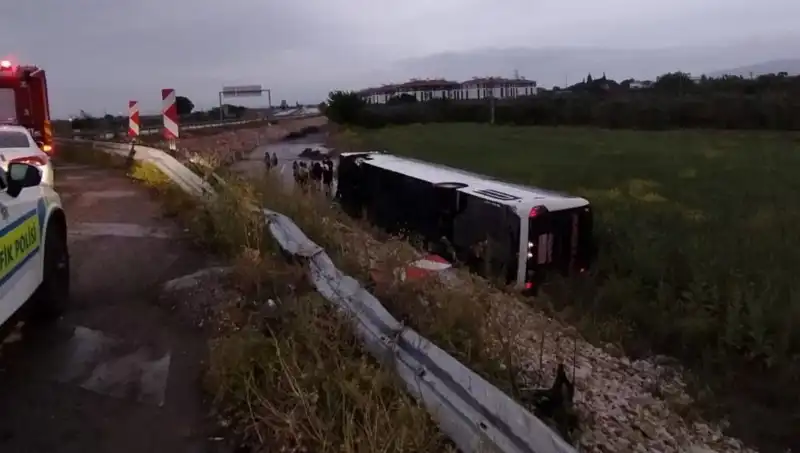 Manisa'da Yolcu Otobüsü Kazasında Yaralılar: Neler Oldu?