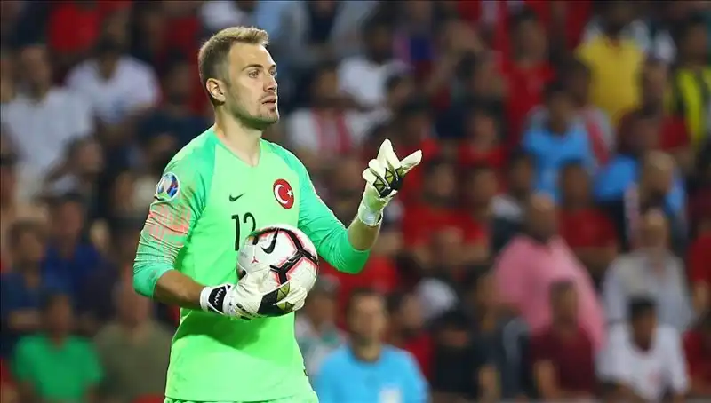 Mert Günok: Futbol Kariyerine Veda Edeceği Yaşı Açıkladı!