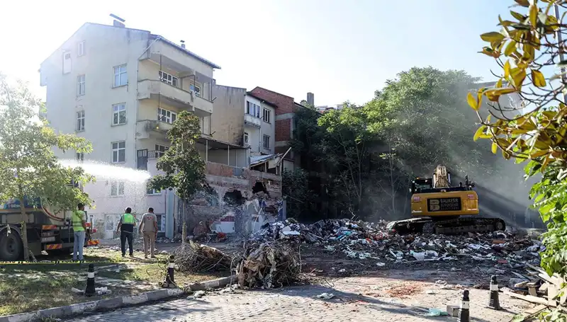 Sındırgı’da Sarsıcı Depremler: Artçılar Devam Ediyor, Vatandaşlar Tedirgin