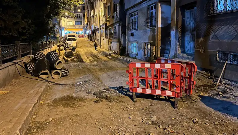 Bayrampaşa'da Altyapı Çalışmaları Esnasında Rögar Kapağı Patladı: Olayın Ayrıntıları!