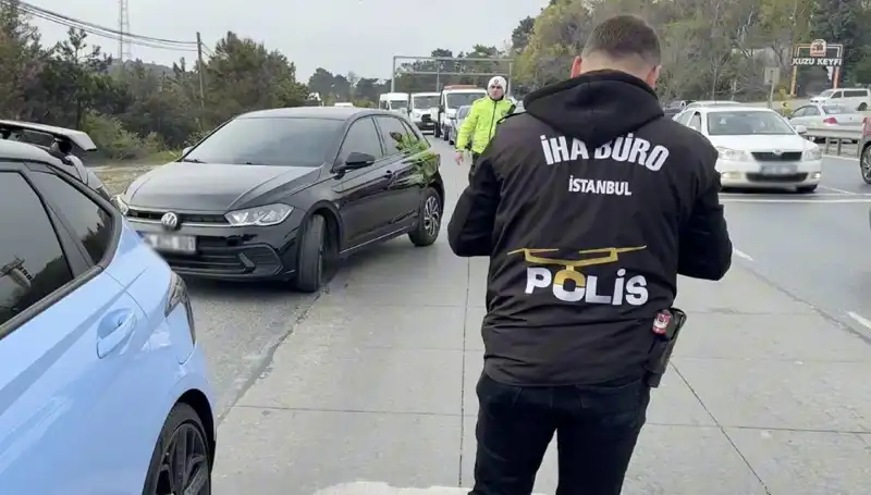 Emniyet Şeridini İhlal Eden Sürücü, Kaza Anında Suçunu Yolda Buldu
