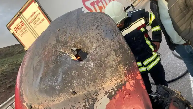 Seyir Halindeki Otomobil Alev Alev Yandı: Korkutan Anların Detayları