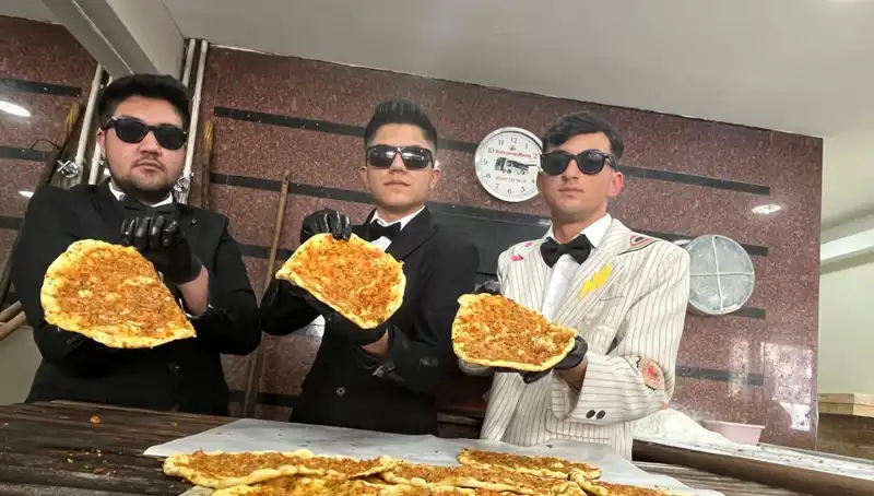 Takım Elbiseli Fırıncılar, Bu Yılın Fenomeni Olmayı Başardı!