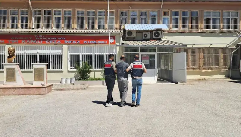 Eskişehir'de Kırmızı Bültenle Aranan Şüpheli Ele Geçirildi