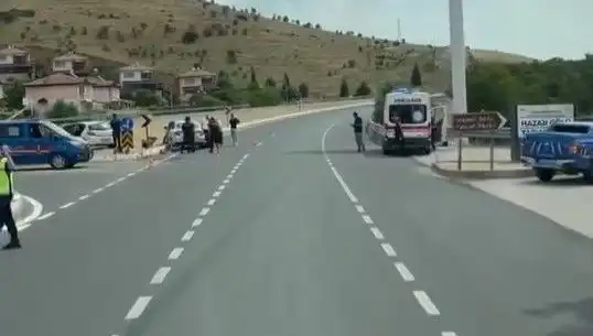 Elazığ'da İki Otomobil Çarpıştı: Yaralılar Hastaneye Kaldırıldı