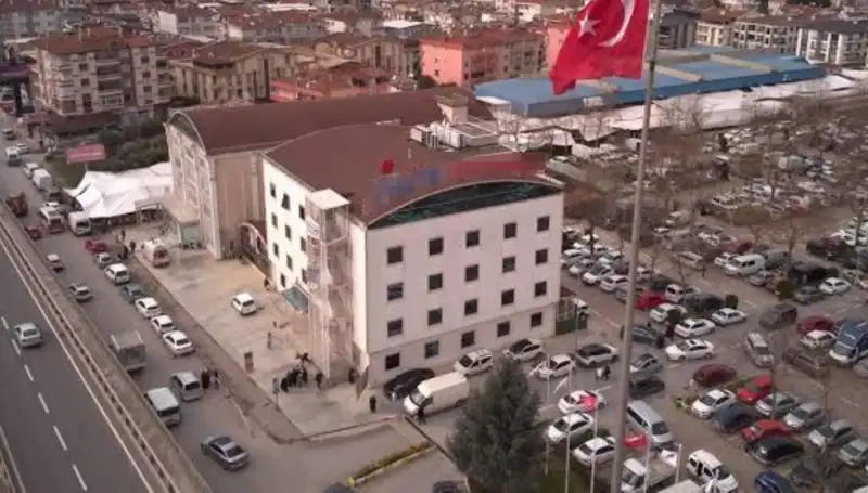 Deprem Mührü Olan Özel Hastanede "Perde Betonları Kestiler" Şoku
