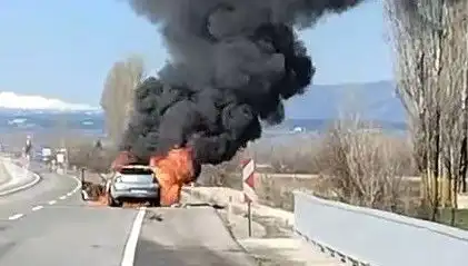 Kütahya'da Seyir Halindeki Otomobil Alev Alev Yandı: O Anlar Kamerada
