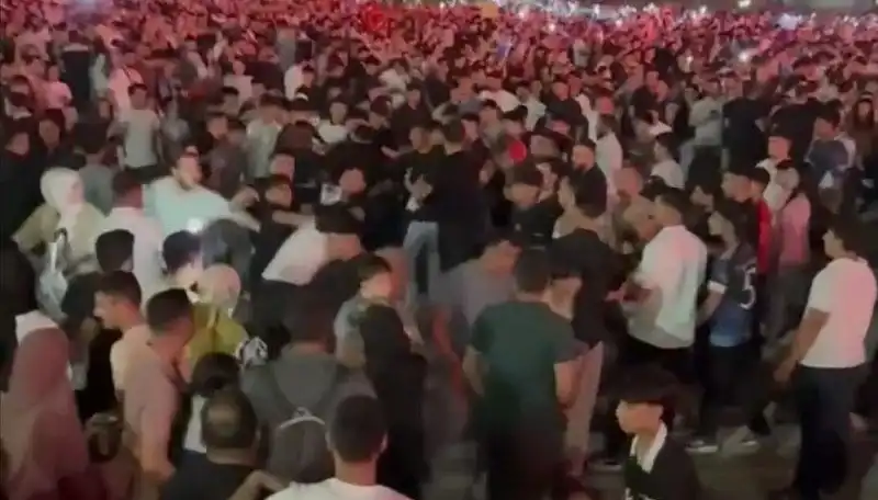 Müzik Tutkusu Ortasında Karşılaşan Bıçakların Dertleri: Üç Yaralı