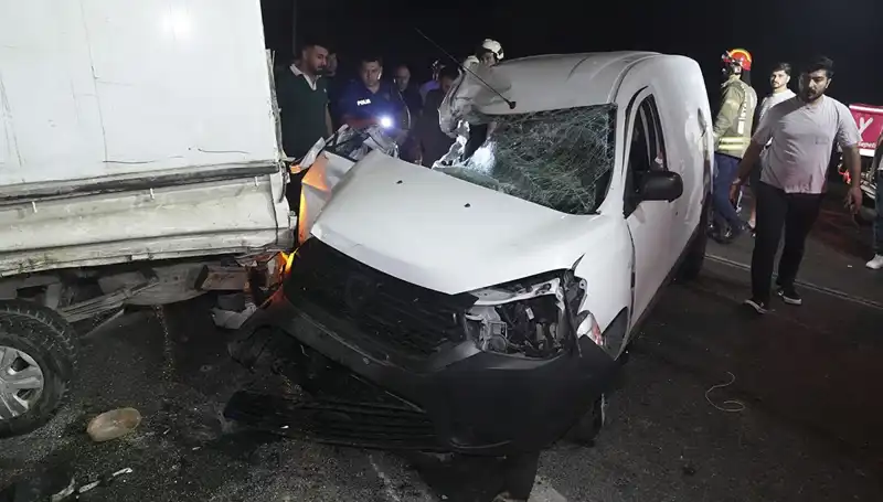 İstanbul'da Feci Kaza: Araç Kontrolü Kaybedildi, 3 Kişi Yaralandı